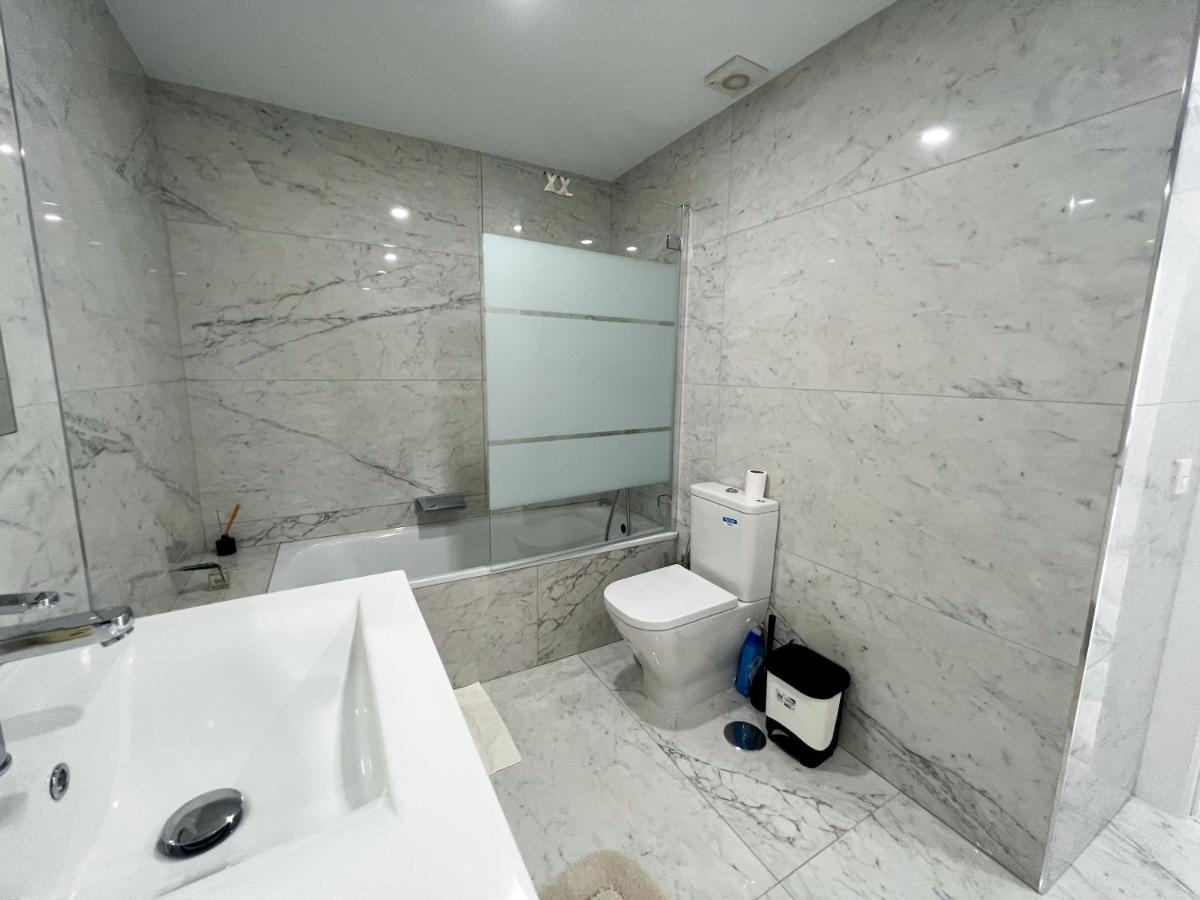 Luxury Three Bedroom Apartment At Estepona Buitenkant foto